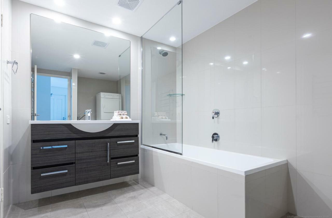 Deluxe Two-Bedroom Beachfront Apartment - Ground Floor (Apt 3),817867604:JPEG