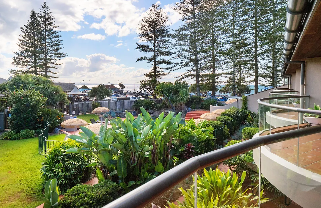 Beach Hotel Resort-1